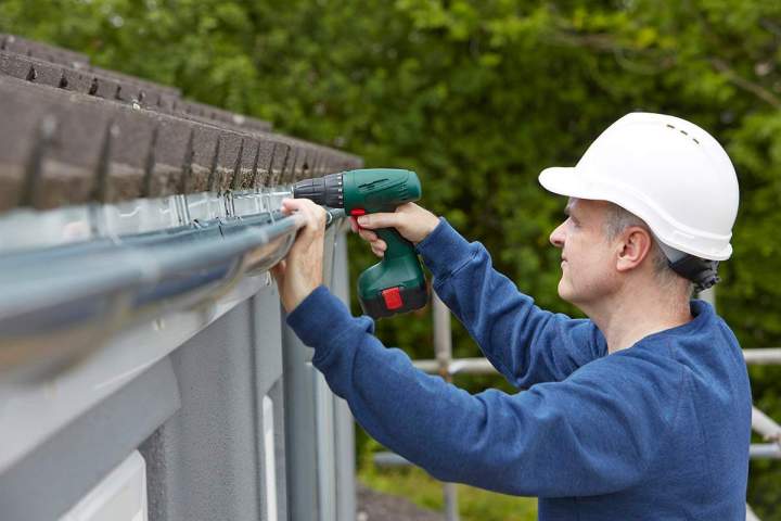 Nous installons des gouttières durables pour protéger votre toiture efficacement.